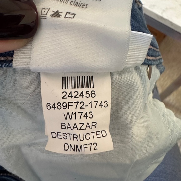 Paige Cindy Crop in Destructed Bazar Size 30 - Picture 12 of 12